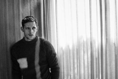 Jamie Bell fotografiado por Blair Getz Mezibov, estilismo de Dan May para The Journal de Mr Porter.T