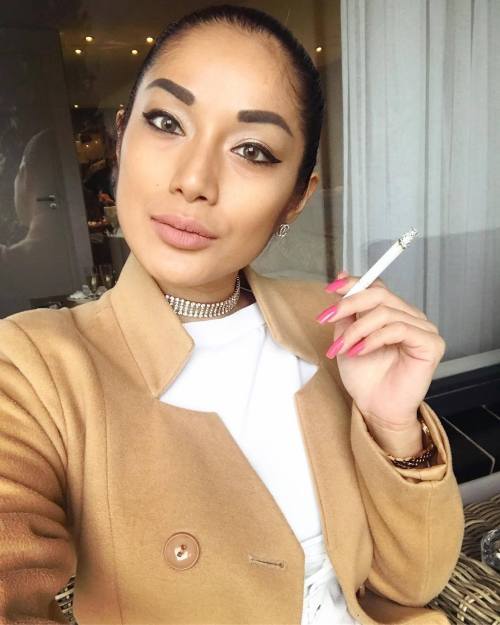 classysmokingfetish: nice pink nails Beautiful Asian smoker from Instagram Chaiya Ann she is a very 