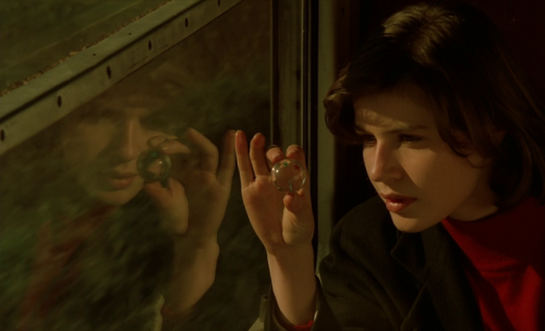 mysteryofpeaches: The Double Life of Veronique (1991) dir. Krzysztof Kieślowski