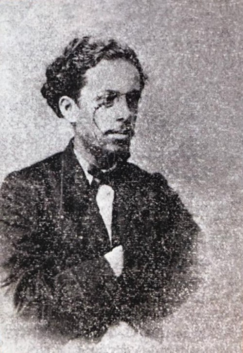 O jovem Machado de Assis. Os três retratos realizados na década de 1860 foram enviados pelo escritor ao amigo português António Moutinho de Sousa.
Fonte: A olhos vistos: uma iconografia de Machado de Assis, livro organizado por Hélio de Seixas...