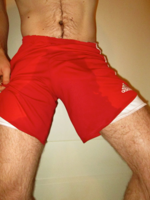 wetgayathlete:  pissed my red shorts and jockey underwear. 