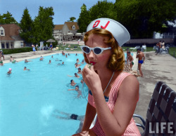 forties-fifties-sixties-love:  Colorized