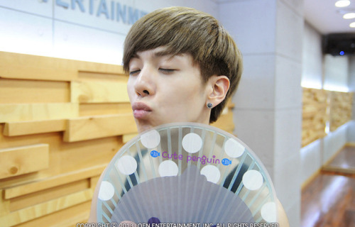 historyvn:  [130614] 100 Days of HISTORY {D+49} Dudung! Hôm nay là ♥Kiss Day♥ đấy !!! Storias à ~, tới đây nào các em \(-3-)/ Để chúng tôi hoonnnnnnn các em một cái nào오오오~  Credit: History Daum Café Eng Trans by History426