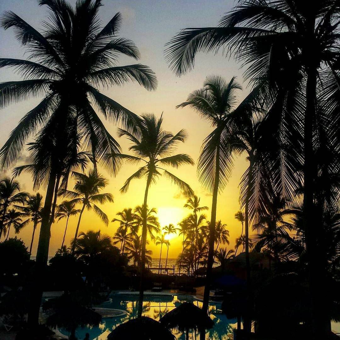 Goodmorning sunrise over a very silent swimmingpool in Cozumel.. by londonandrews