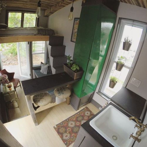 tinycircusdreams: Just the right balance of cozy and spacious!! I was very picky about window placem