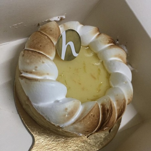 La tarte au citron meringuée. The best! ☺️ #MaisonH #Tarte #Pie #sugaraddict #Yummy #team237
