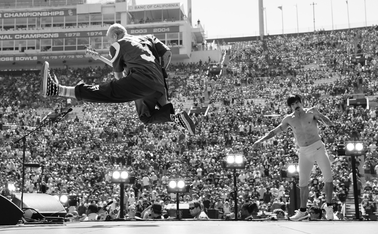 rhcp-blackandwhite:  The Getaway Era - The Getaway Tour, Los Angeles Memorial Coliseum,