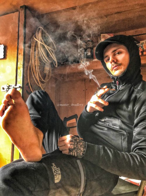 feetlickersworld:phoenixfootman:  More of our weekend theme, barefoot smokers! Check out this hot smoker giving me a sexy dirty sole to tickle while he enjoys his hand-rolled cigarettes! Or maybe it’s a joint, which is even better cuz his feet will