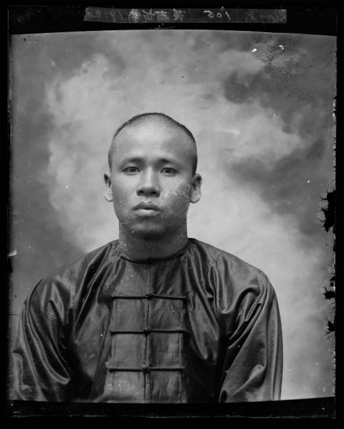  Unknown photographerPhotographic portrait of Chinese American man, Old Chinatown, Los Angeles, 1902