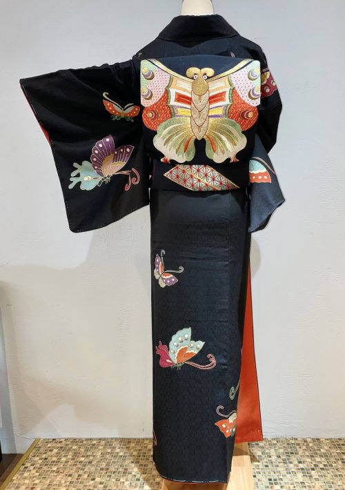 Regal antique obi with an amazing butterfly on the taiko area and a hiôgi (formal cypress fan used b