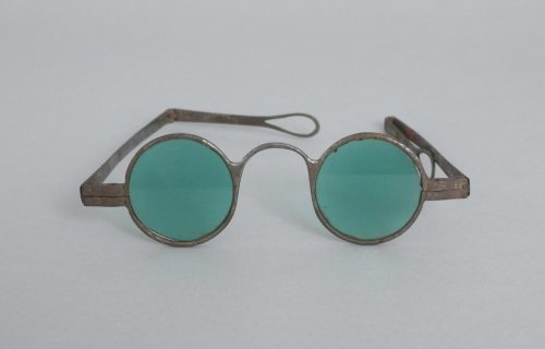 aleyma:Spectacles, made in the United States in the 18th century (source).