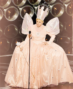 enchantedmemories:  Ellen DeGeneres dresses up as Glinda the Good Witch at the 86th Academy Awards 