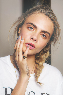 prettyprettyswag:  Cara Delevinge, My favourite model, She’s so pretty and gorgeous :)