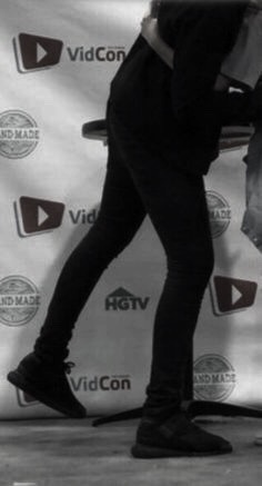 naturedjh:dan howell’s legs appreciation post