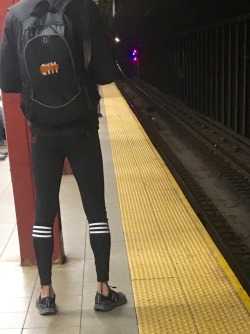 gaborabeeba:  I like seeing men in tights out in the “wild”!