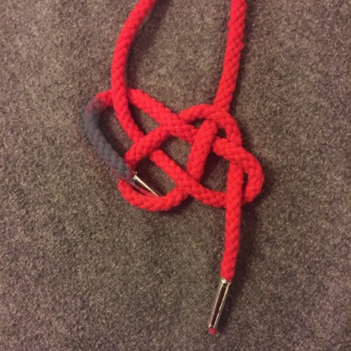 prettyperversion: prettyperversion: How to tie a box knot. I made certain parts gray so you can pay 