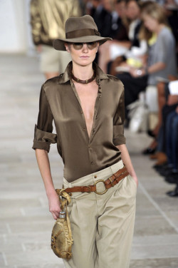 dior-blog:  http://www.stylebistro.com/runway/New+York+Fashion+Week+Spring+2009/Ralph+Lauren/B8BJMZT7OZm