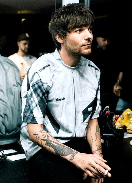 tomlinsonedits:Backstage. Buenos Aires, Argentina. Night Two.© Joshua Halling