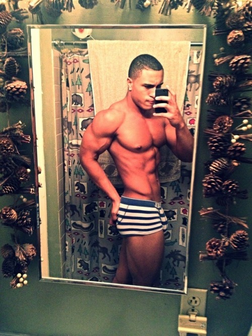 sagittariussevens:  cumjerkoffwithmebro:  (via Guys with iPhones)   #Boyfriend #material #handsome AF!