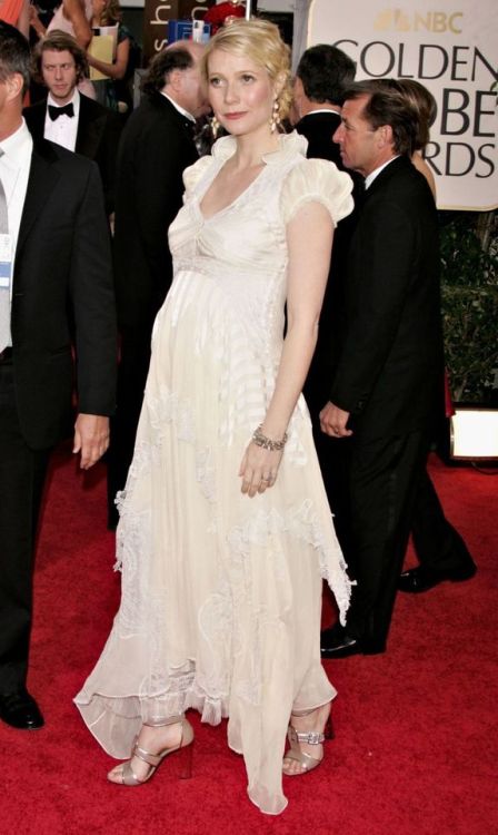 Gwyneth Paltrow in maternity fashion, 2006