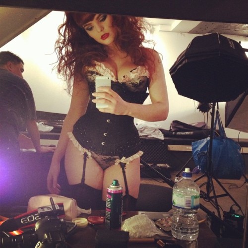 miss-deadly-red:  If I had a different corset for everyday I would never wear anything else!!  