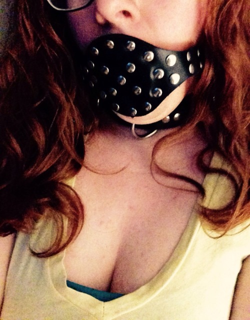manic-pixie-girl:  Better photos to come but my gift from a special some one (ahem, gagged4life) arrived today and I had to try it on. It feels so good to feel a cock forced between my lips. I can’t wait until I can wear it for longer. 