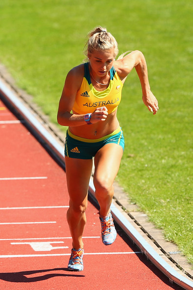 steveinaspeedo:  Hard Body of the Day: steeplechaser Genevieve LaCaze. Click HERE for more “hard bodies of the day.”