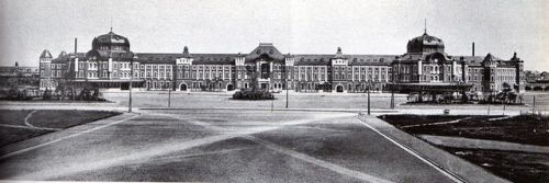 The original Tokyo Station at its completion in 1914.  It opened on December 20th, with four platfor