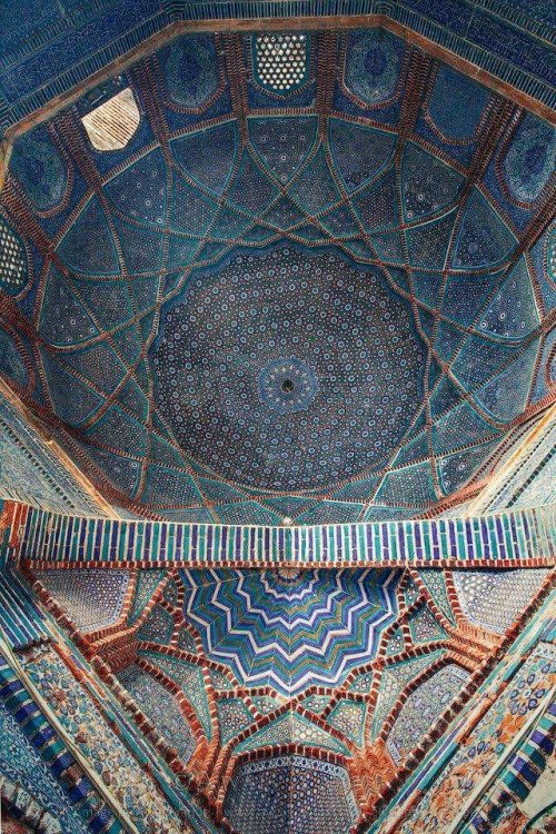 hinducosmos:Blue Tile Work in Shah Jahan Mosque, Thatta, PakistanShah Jahan’s mosque built in 17th c