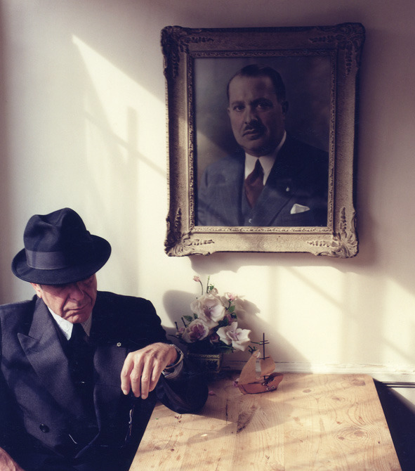 lovelyydarkanddeep:  Leonard Cohen beneath a portrait of his father, Nathan Cohen