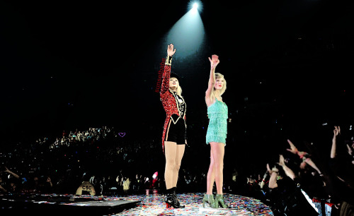sunsetbabe:1989 World Tour // Red World Tour (SNWT Version)