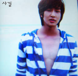 jinki-bunny:  Jinki’s chest. OMG my man!!!