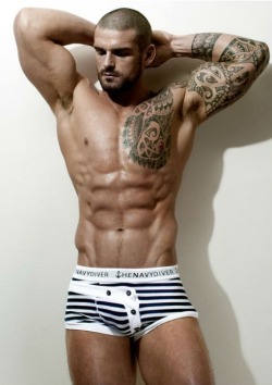 dnamagazine:  DNA favourite Stuart Reardon shows off his ridiculously hot bod and shaven head in these new shots for The Navy Diver. What do you guys think?http://www.dnamagazine.com.au/articles/news.asp?news_id=19097 