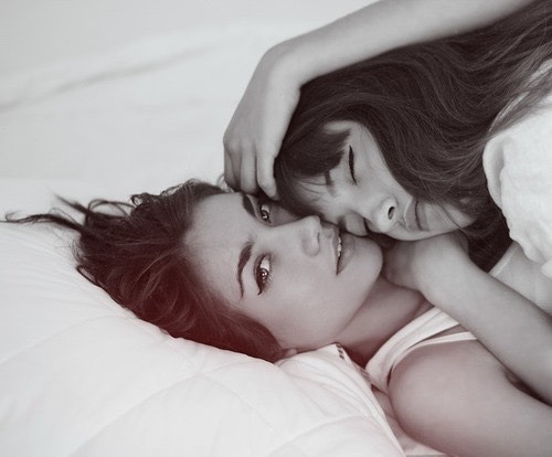 lipstick-lesbian:  ♀♡♀ 