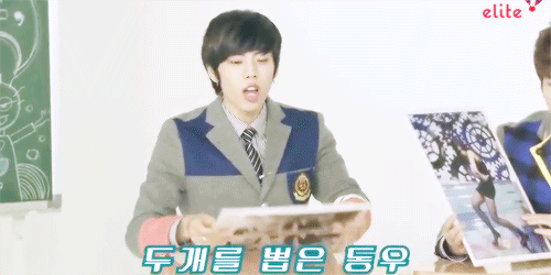 myungfinite:  woohyun helping his oblivious hyung 