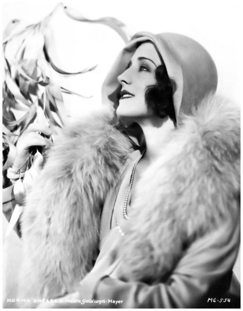 Norma Shearer photographed Photo George Hurrell, 1934 via © PLESUREPHOTOROOM