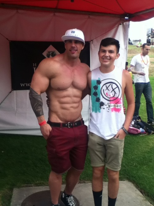 Porn Pics gaymboii:I met my favorite porn star at Pride!!