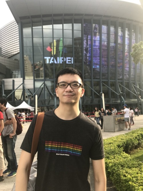 robert056: 晚上要看席琳狄翁演唱會 啾咪！！ #CelineDionConcert 這張可愛喔