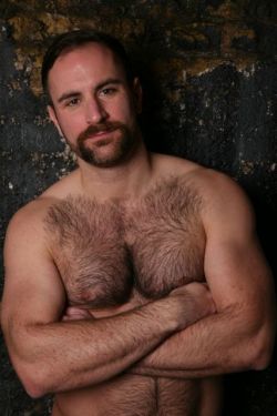 hairymacho:  http://hairymacho.tumblr.com/