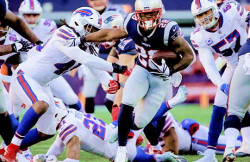 quicksiluers: New England Patriots (24) vs. Buffalo Bills (12(The Patriots clinch the AFC East Title