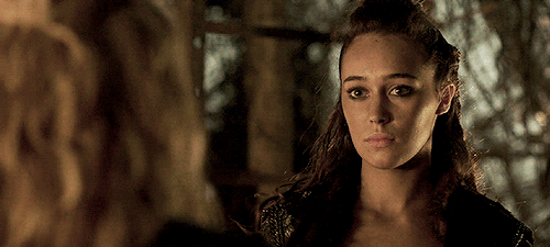 cophinium:When Clarke’s talking about Bellamy.