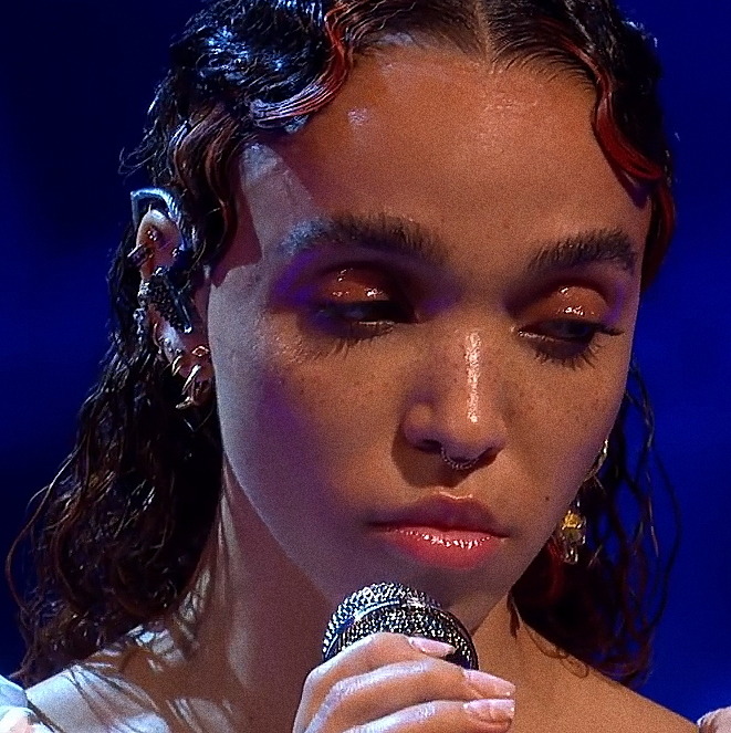 XXX juicyicon:fka twigs at later…with photo