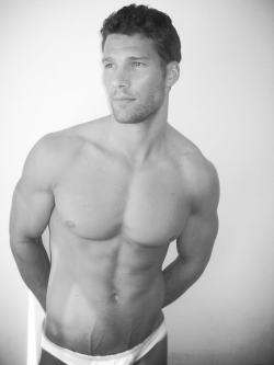 celebrixxxtiez:  aaron o'connell aka wyatt from the haves &amp; the have nots