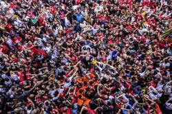 barbvee:  Ex-President Lula is carried by the people right before presenting himself to the federal police. History being made. Brazil april 7 2018.  Photo by Francisco Proner from Farpa Coletivo.