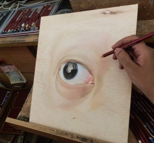 loraclespeaks:  archiemcphee:  Singapore-based visual artist and art instructor Ivan Hoo uses colored pencils and pastels to create awesome illustrations on wood panels that are both photorealistic and anamorphic. Hoo’s meticulous drawings look so incredi