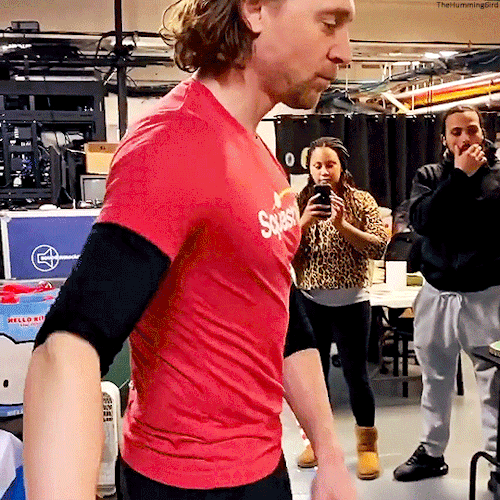 Tom Hiddleston flossing with the junior cast members of Betrayal on Broadway, 7th December 2019