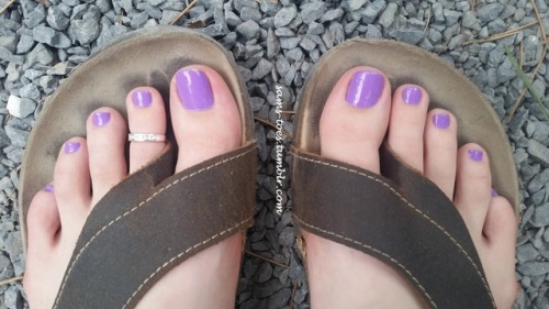 sams-toes: Found some photos left on my phone ^~^I still have these sandals and intend on wearing th