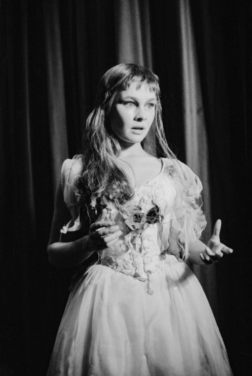 vintageeveryday:Judi Dench as Ophelia at a rehearsal of ‘Hamlet’ at the Old Vic, London, 1957. Photo