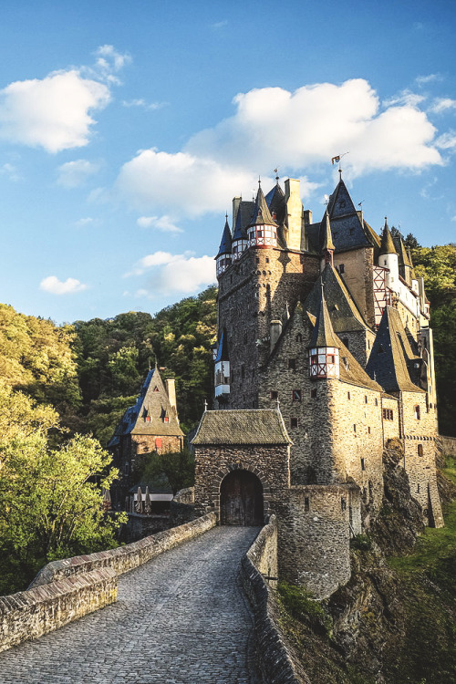 wnderlst: Eltz Castle, Germany | Jey Oh I have a thing for castles.