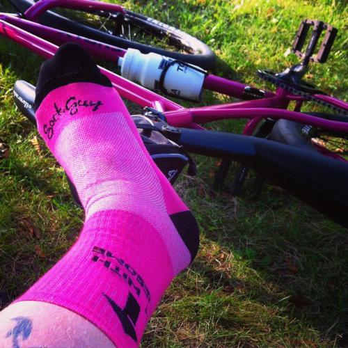 ridewithfroth: You know it’s a good day when your socks match your bike !  #surlybikes #1x1 #singles